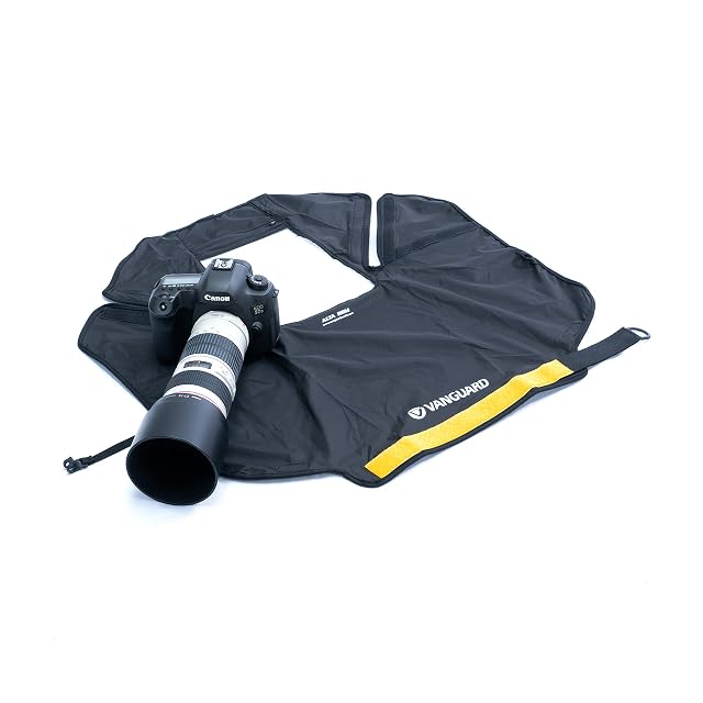 Vanguard Alta RCM rain cover over a reflex with a 70-200 mm lens