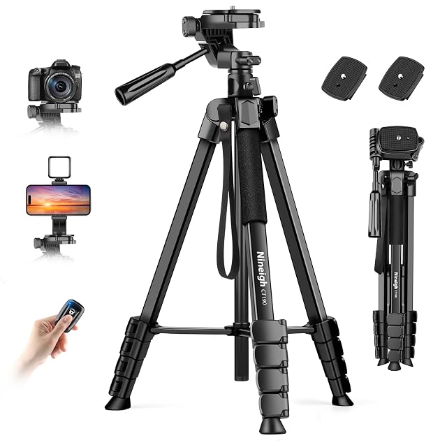 Nineigh CT190 tripod at full height with its horizontal arm extended and a phone mounted