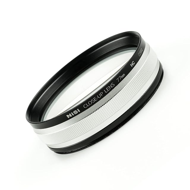 NiSi 77 mm close-up lens with its two step-up rings and caps