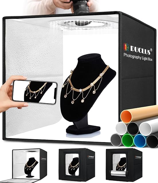 DUCLUS light tent open at the front with its PVC and matte paper backgrounds