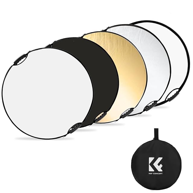 K&F Concept five-in-one reflector with the two handles sewn along its edge