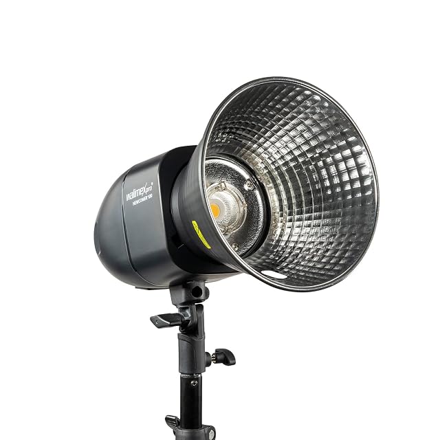 Walimex pro Newcomer 100 II studio flash head in black with its Bowens bayonet facing forward
